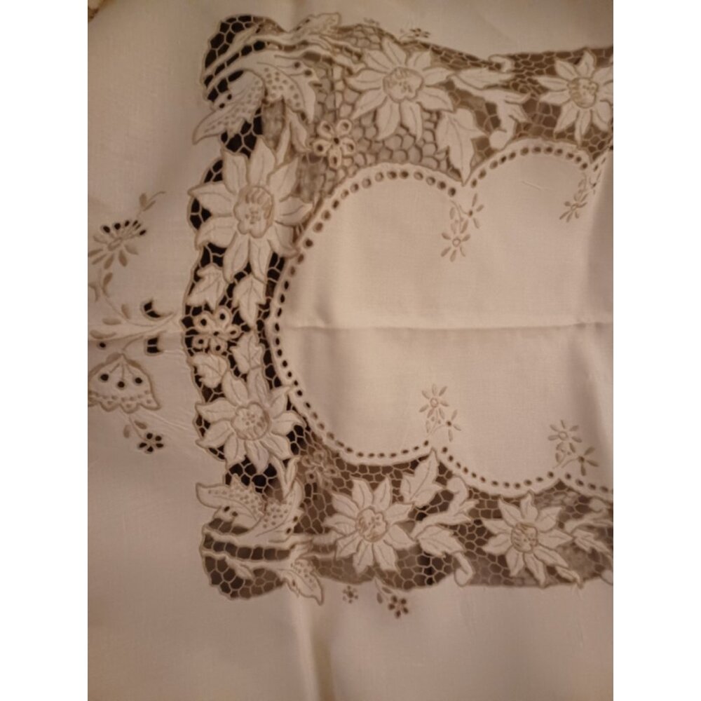 NOS Vintage Madeira Daisy Floral Cutwork Tablecloth Set With Delicate Embroidery - Picture 10 of 14